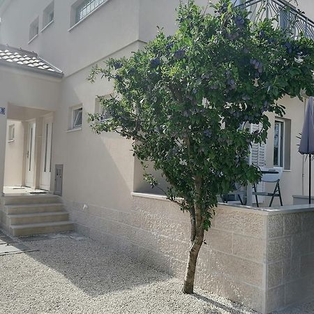 Apartmani Sruk Sukošan エクステリア 写真