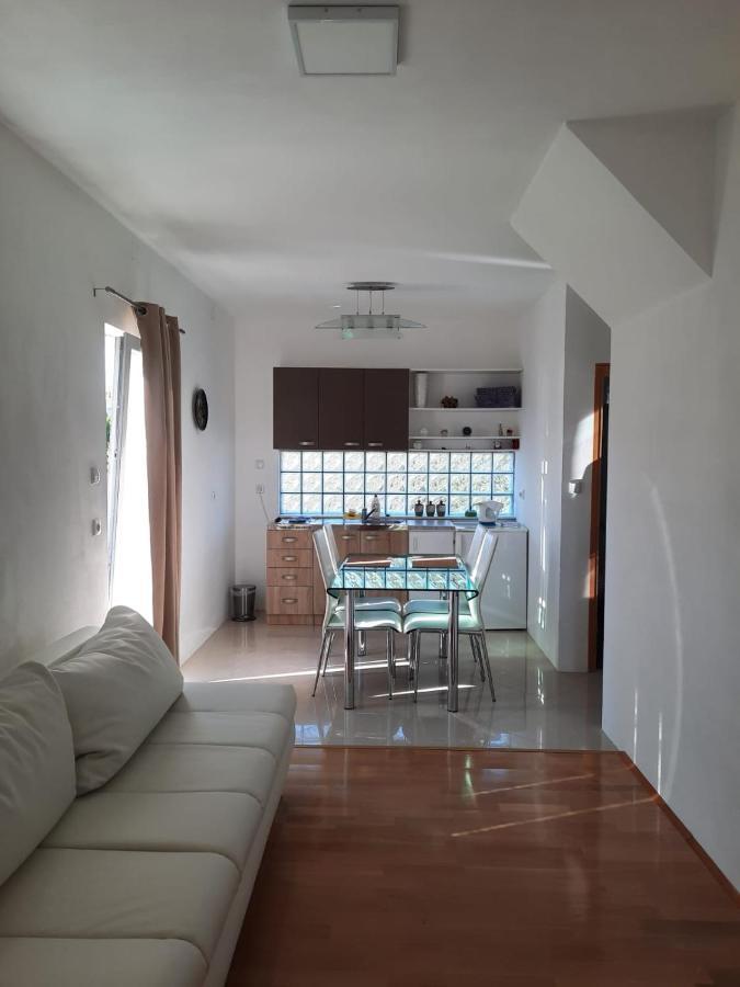 Apartmani Sruk Sukošan エクステリア 写真